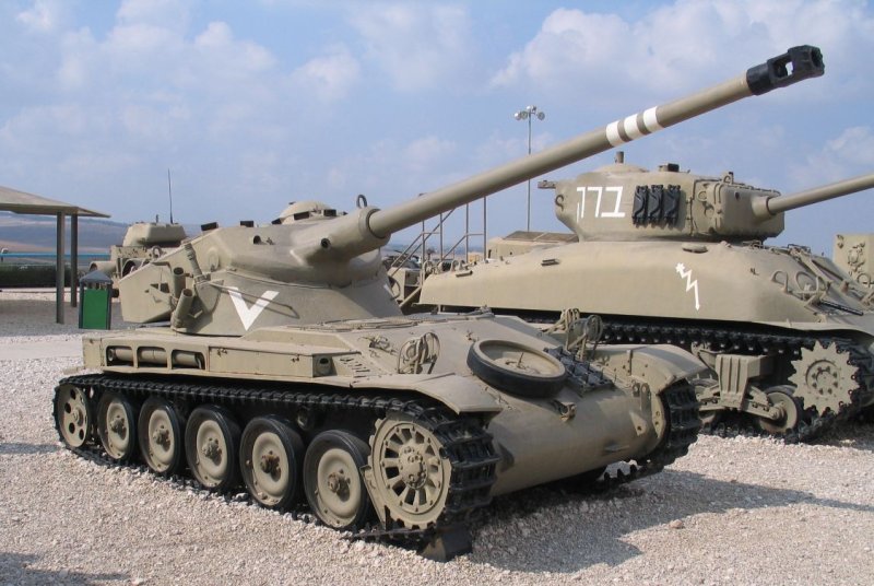 Легкий танк АМХ-13