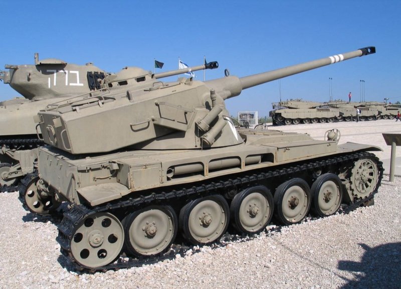 Французские танки АМХ 13 90