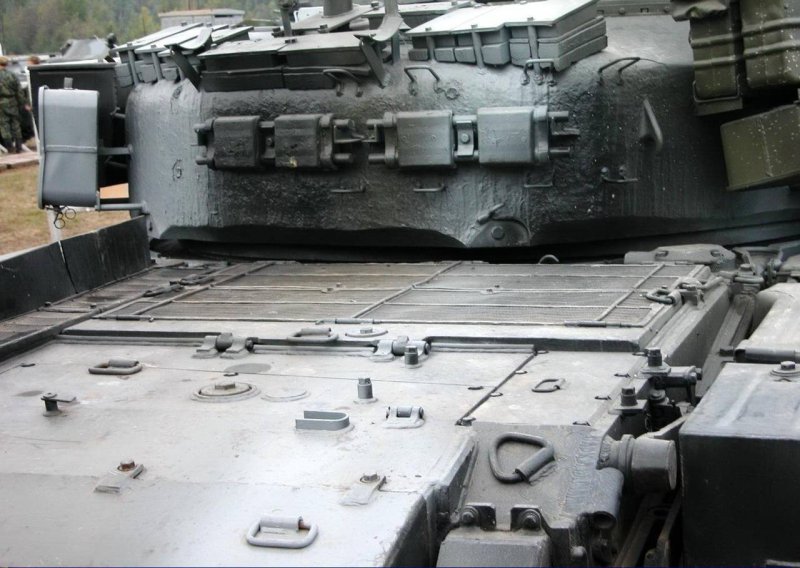 Танк т-80уд
