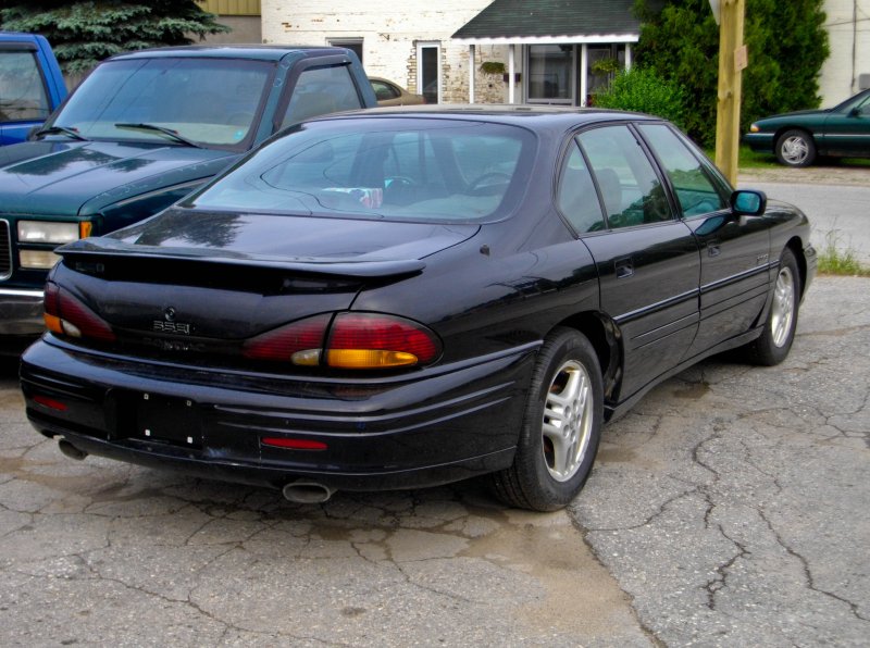Pontiac Bonneville чёрный