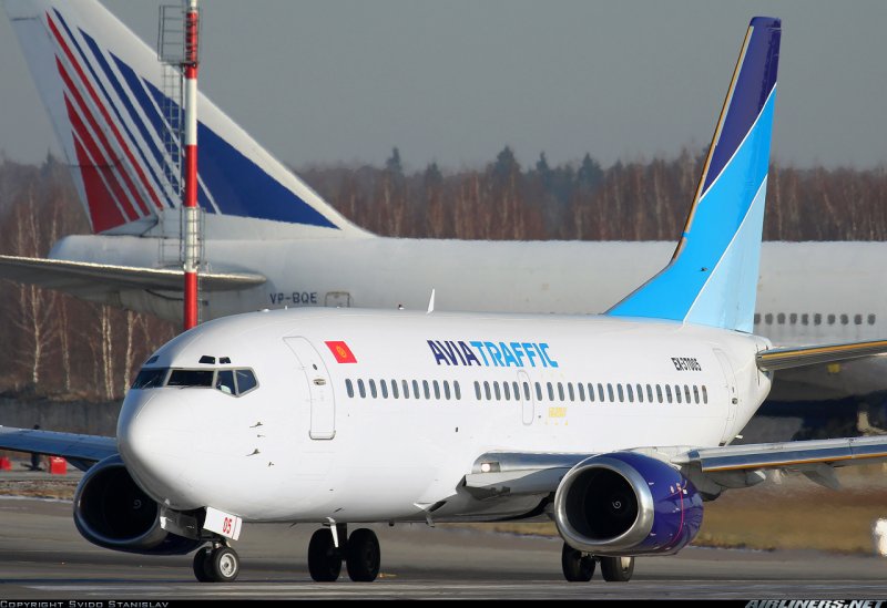 Самолёт Боинг 737-300 Avia Traffic Company