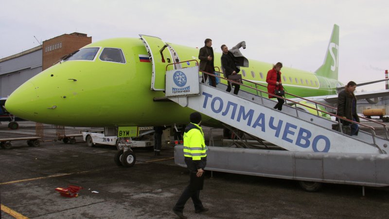 Самолет отправляется в Новосибирске