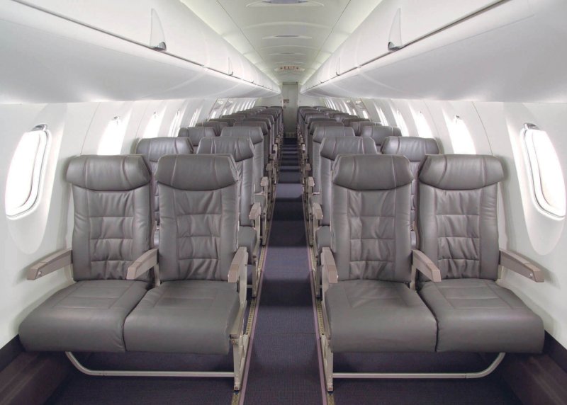 Самолет Bombardier CRJ-100/200 салон