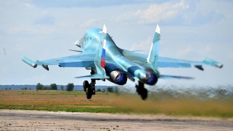 Су-34 бомбардировщик