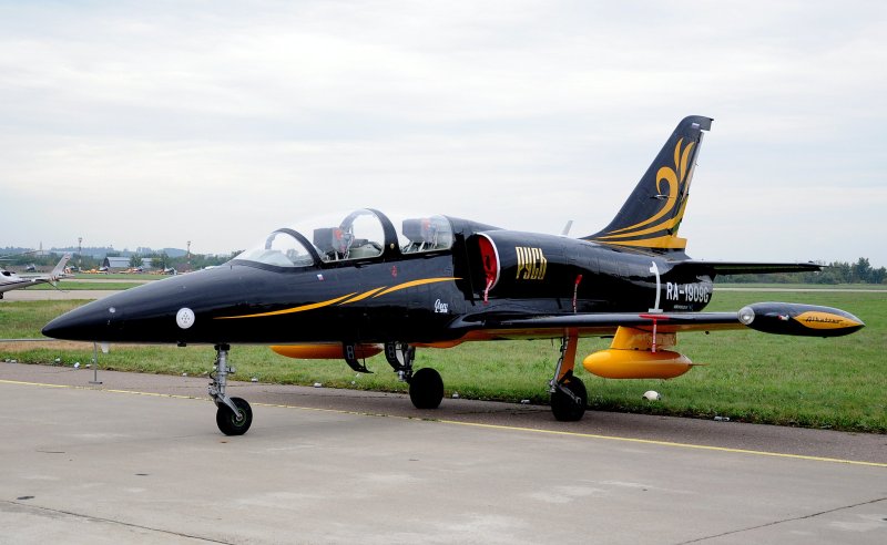 Чешский учебный реактивный самолет l-39