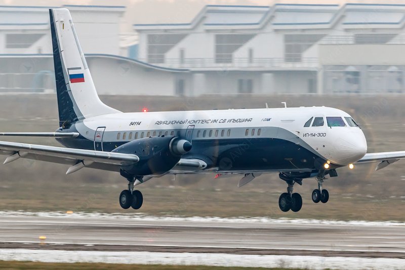 Турбовинтовой самолет ил 114 300