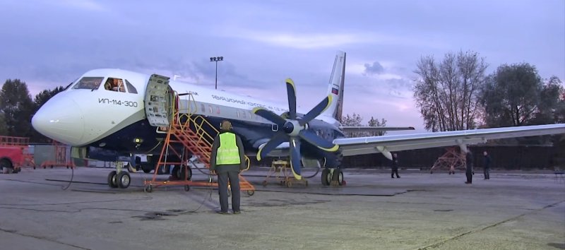 Турбовинтовой самолет ил 114 300