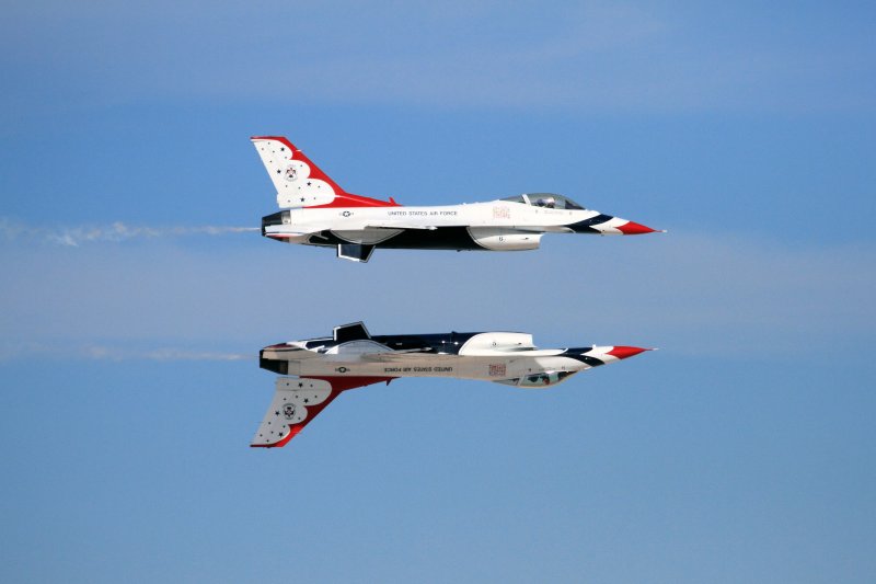 F-16 самолет Thunderbirds