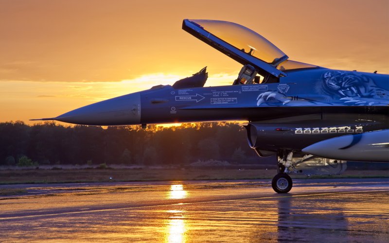 F 16 Falcon