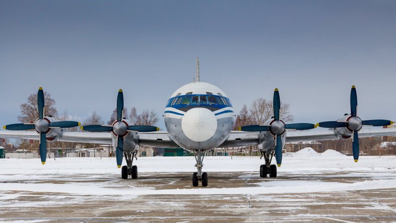 Турбовинтовой самолет ил 18