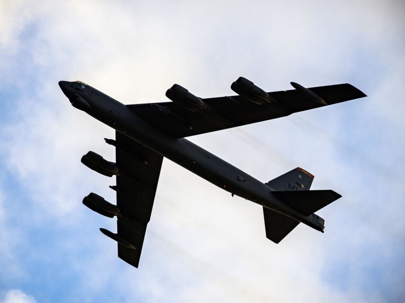 ВВС США b52 над Румынией