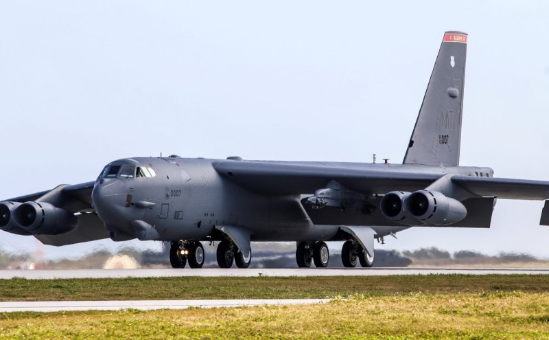 Стратегический бомбардировщик b-52h Stratofortress ВВС США