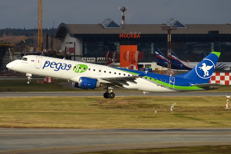 Самолет Embraer 190 Pegas Fly