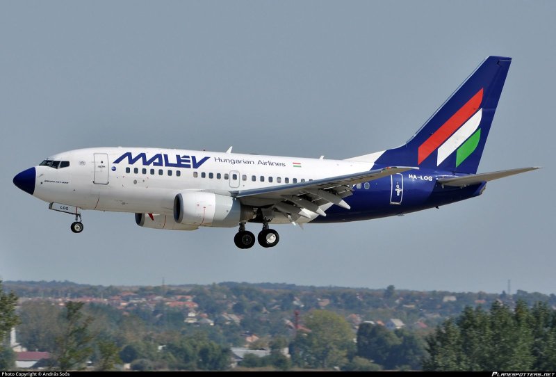 Boeing 737 600 UTAIR
