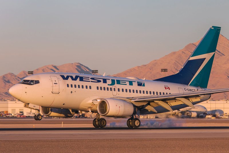Boeing 737-600 Janet