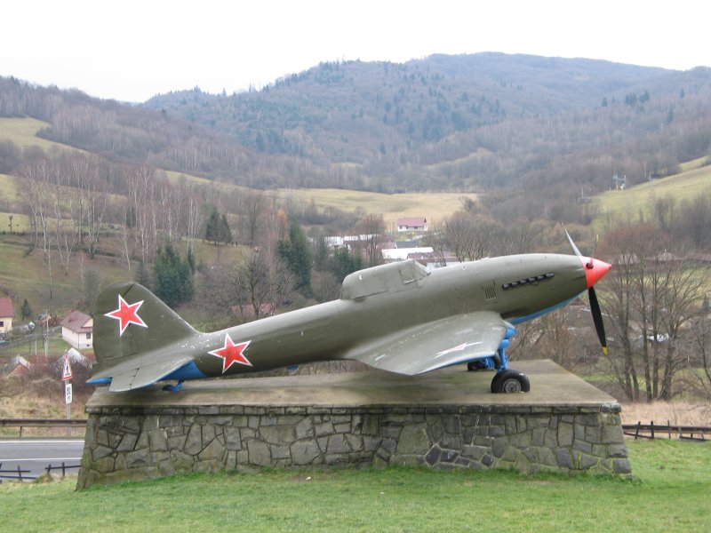 Памятник ил-10