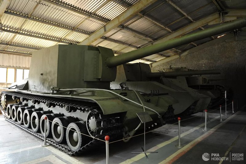 Советский танк Су-100y