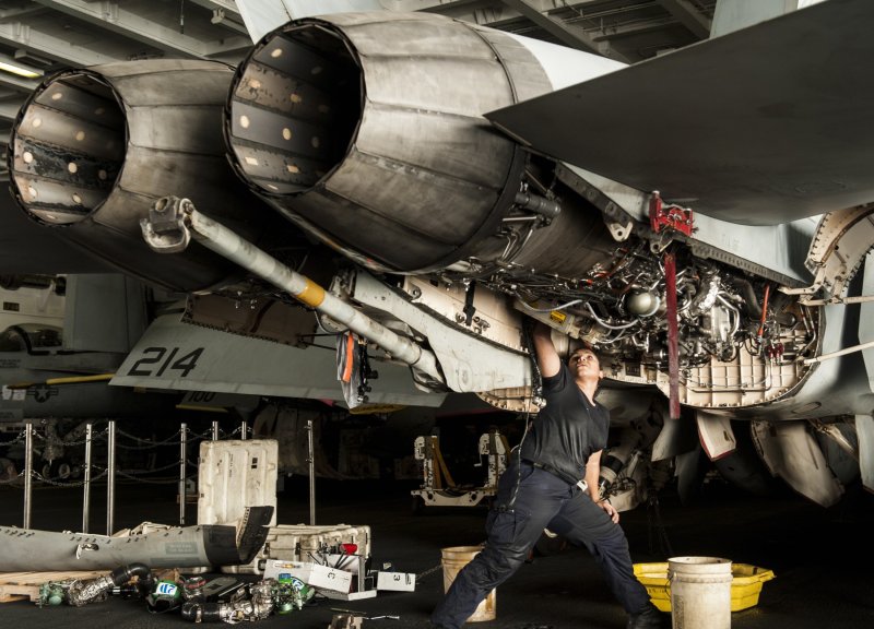 F-18 super Hornet двигатель