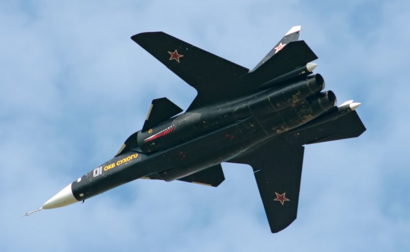 Обратная стреловидность крыла Су 47
