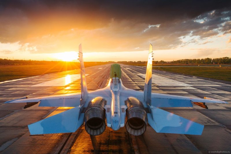 Су-27 ВКС России взлетает