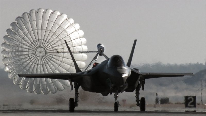 F35 самолет Парашютная система
