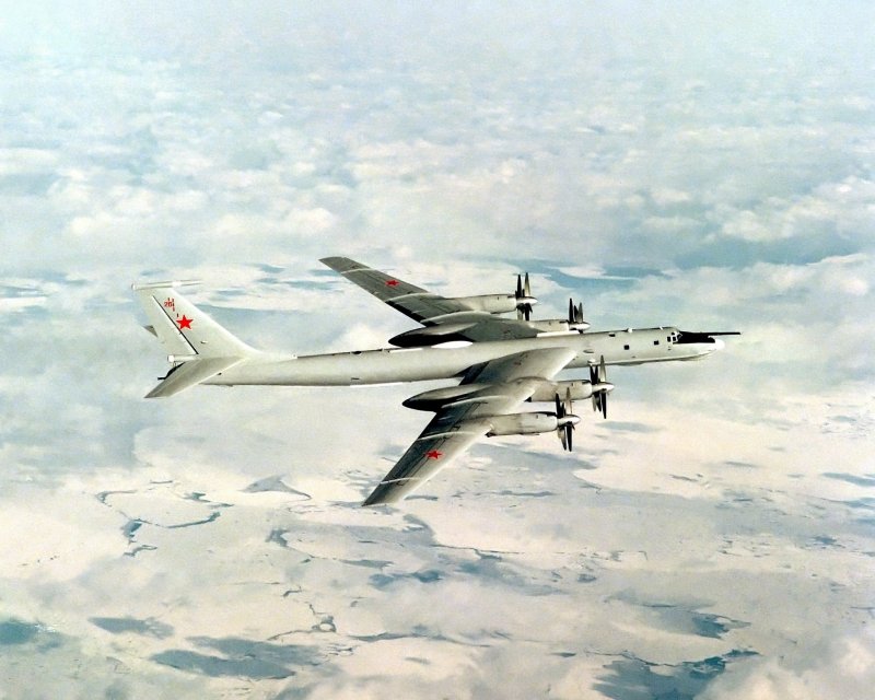 Советский стратегический бомбардировщик ту-95