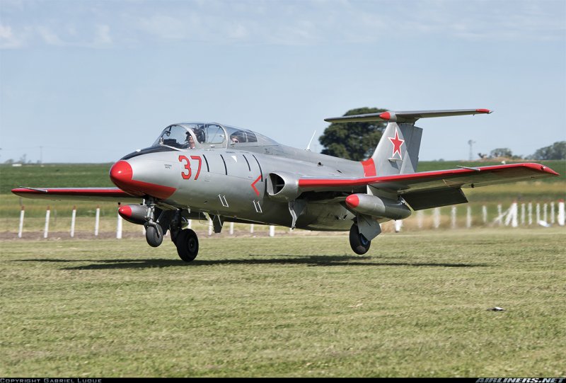 Истребитель л-29