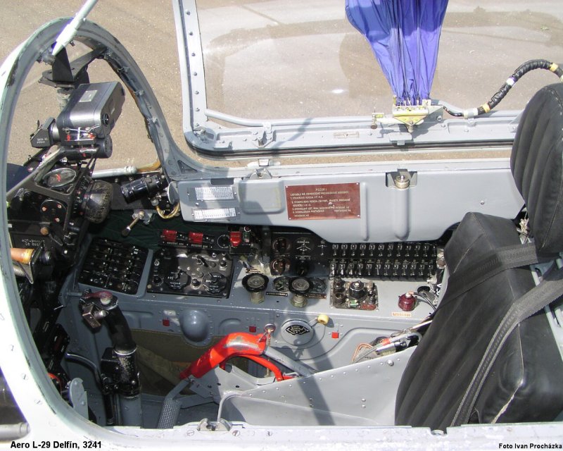 L-29 Delfin кабина