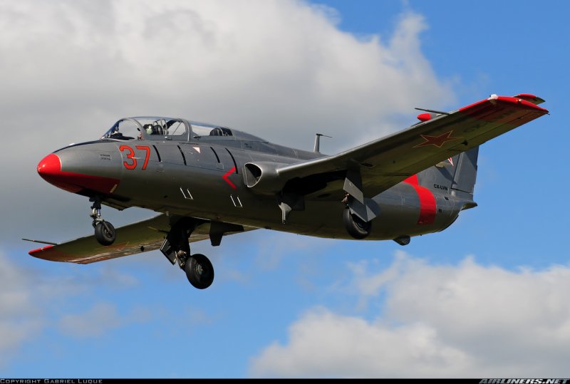 Самолёт l-29 Дельфин