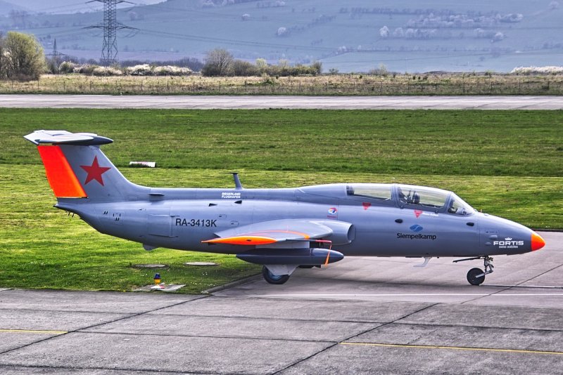 Самолет Aero l-29 Delfin