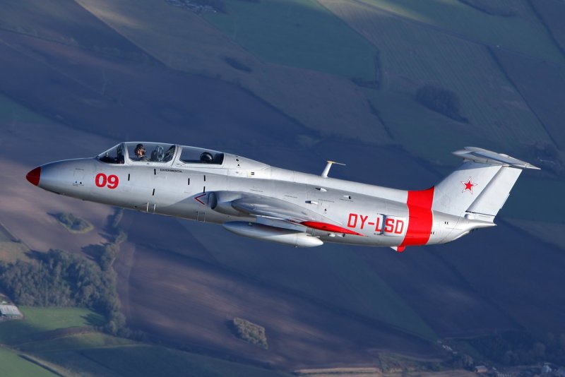 Самолёт л-29 Дельфин