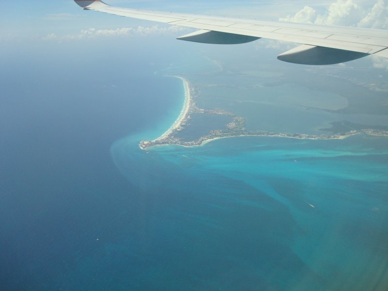 Самолет море