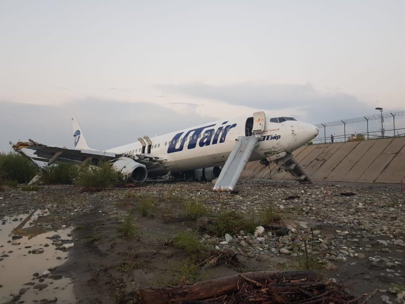Боинг 737-800 ЮТЭЙР