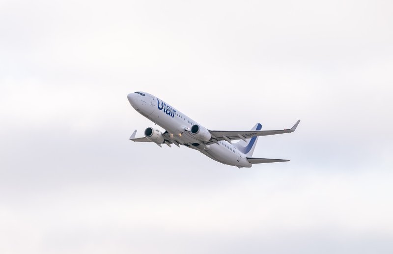 Boeing 737 UTAIR