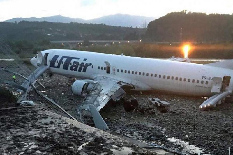 Самолёт Боинг 737-800 ЮТЭЙР