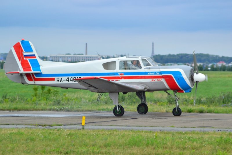 Самолёт як-18т СССР