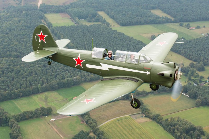 Самолет як 18а