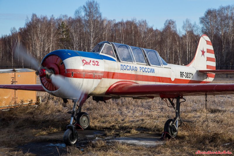 Учебный самолет як 52