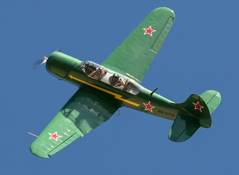Самолет як 18а