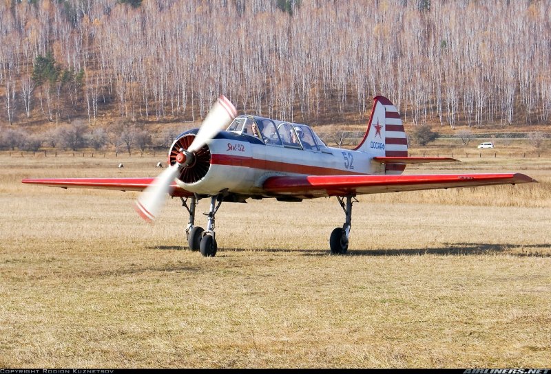 Самолет як-52