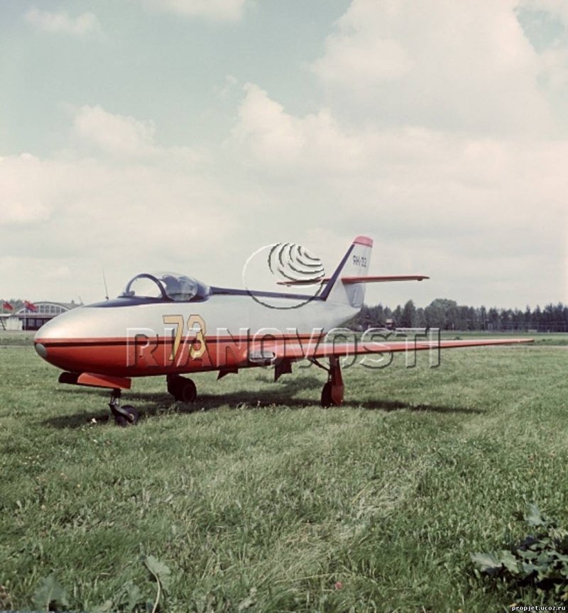 Як-32 самолет