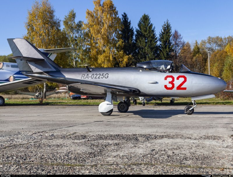 Яковлев як-32