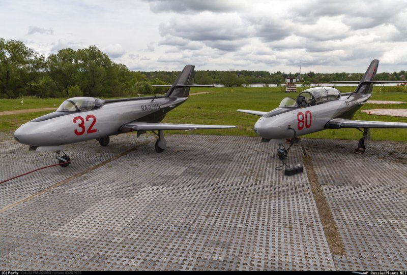 Як-32 ra-0225g