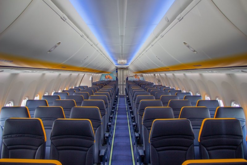 Салон самолёта Боинг 737-800