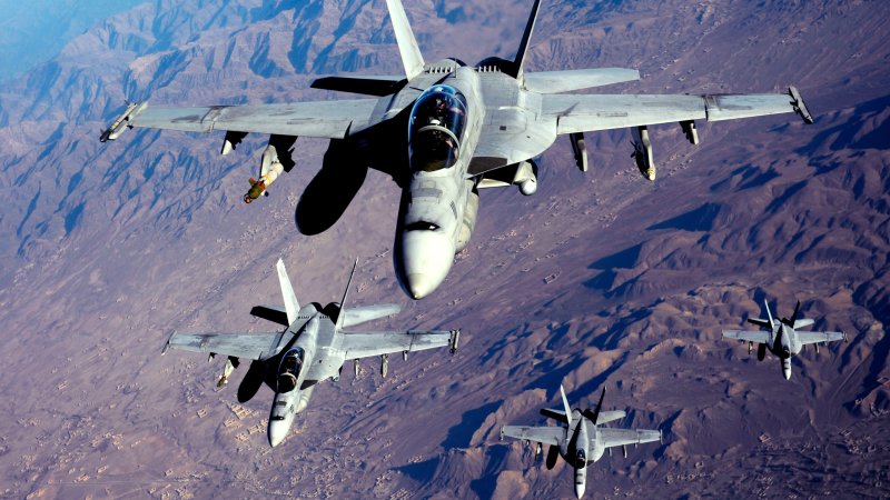 Истребителей-бомбардировщиков f/a-18 Hornet