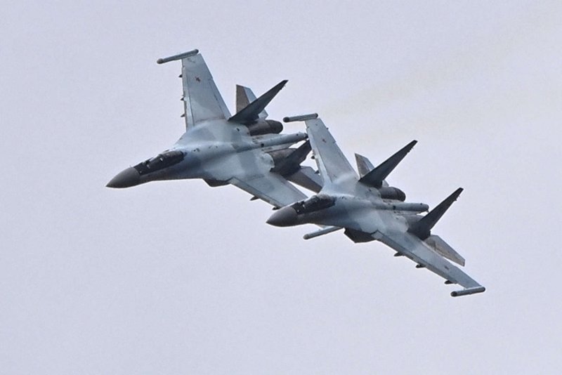 Истребитель Су-35