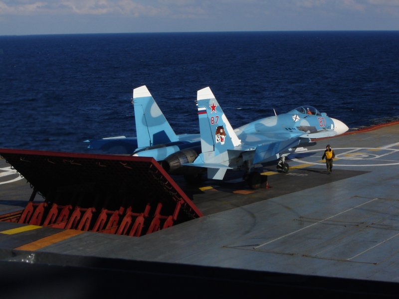Корабельный истребитель Су-33