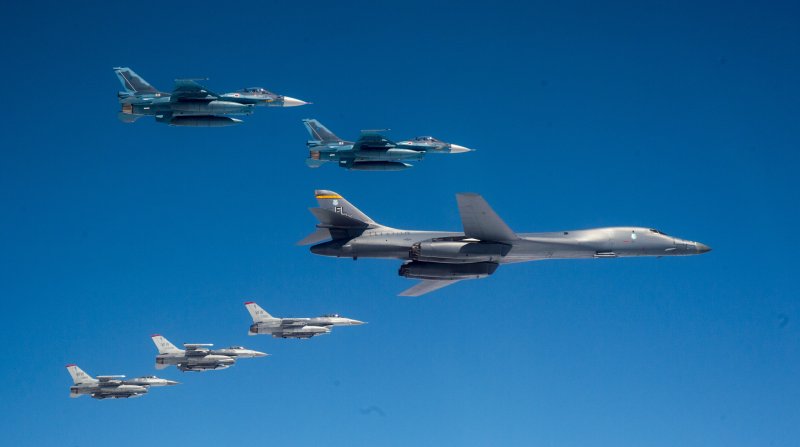 Бомбардировщики ВВС США B-1b Lancer
