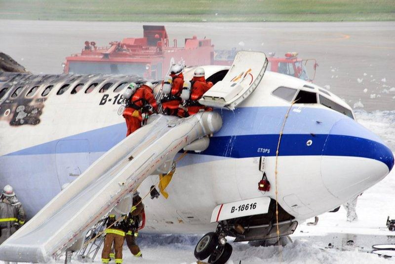 Аварийный трап 737