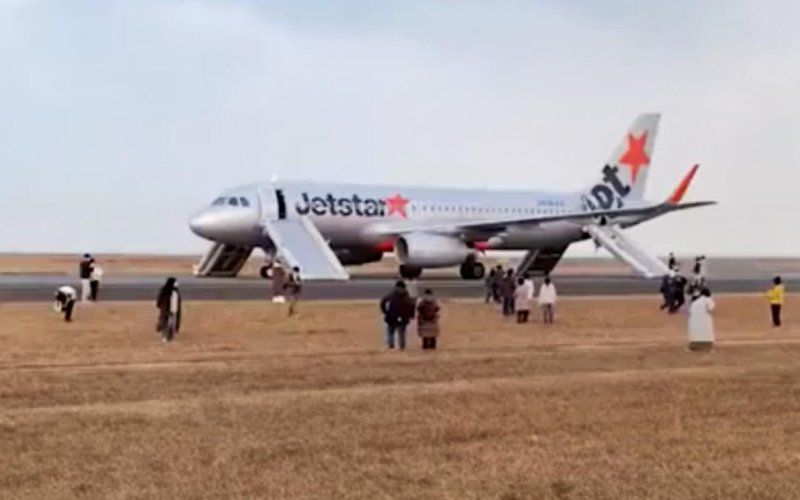 Jetstar самолет